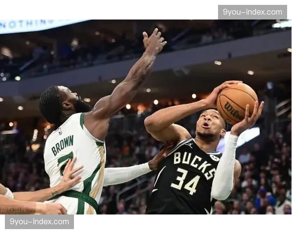 述评：雄鹿失利暴露外线防守顽疾，利拉德与比斯利组合成漏洞